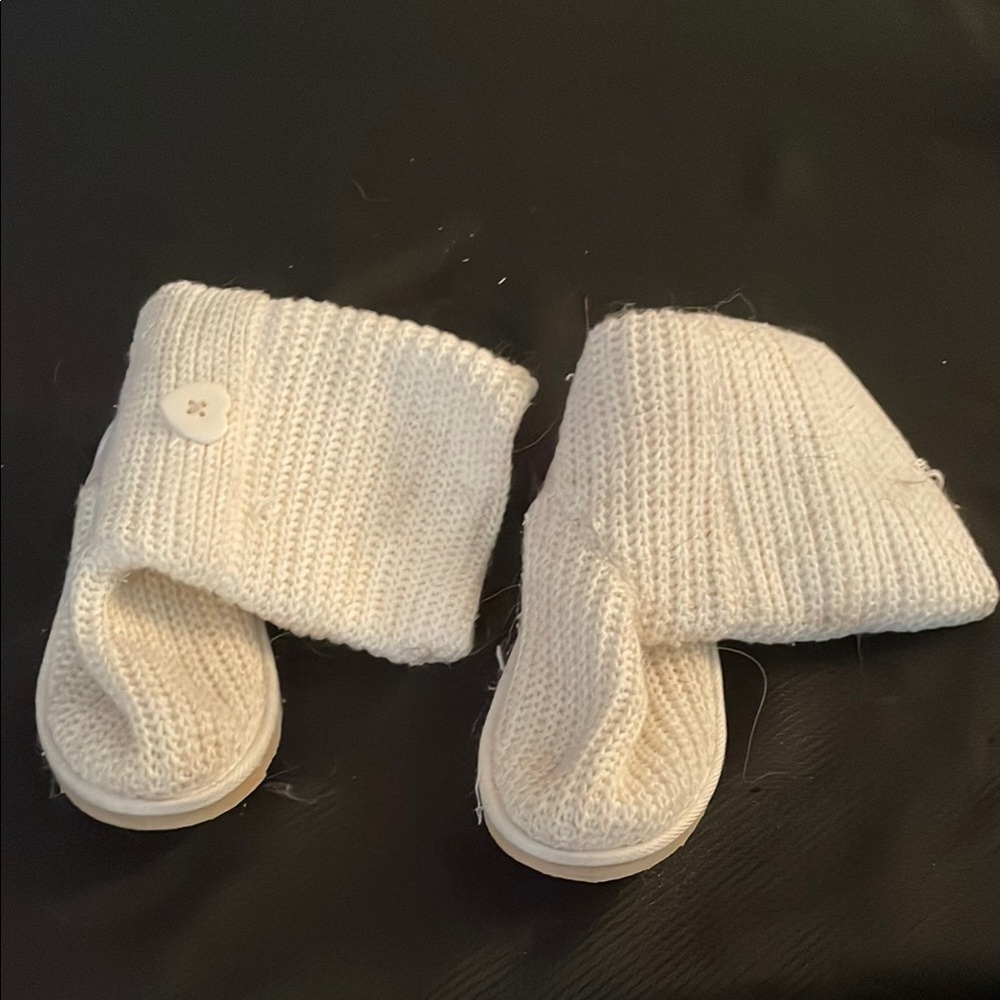 Cozy White Knit Women's Classy Slippers
